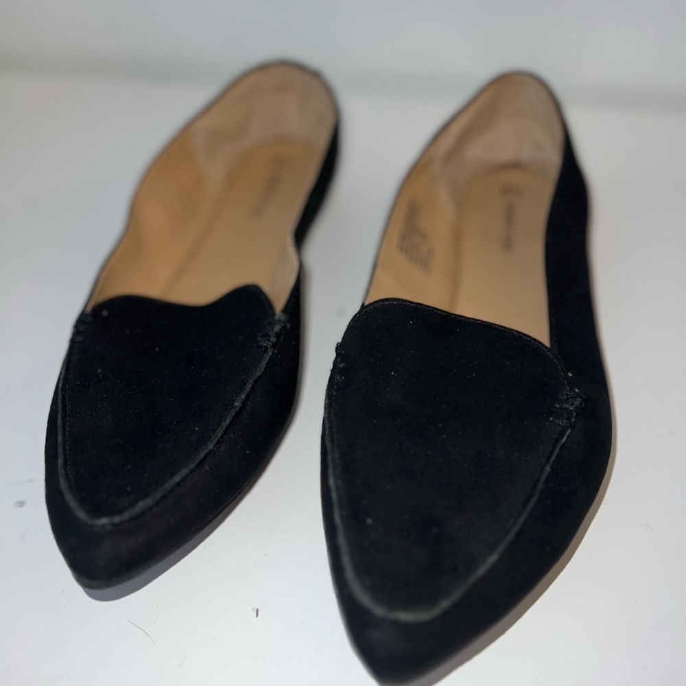 Lightly worn Faux suede flat shoes